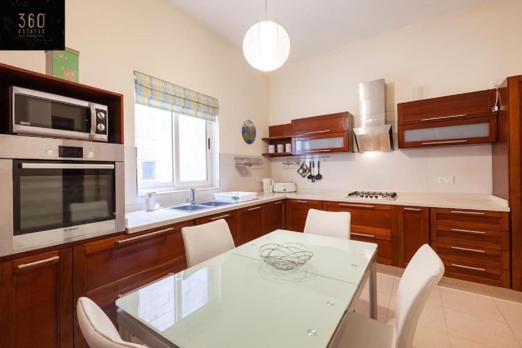 Appartement Charming 4br With Private Rooftop Terrace In By 360 Estates