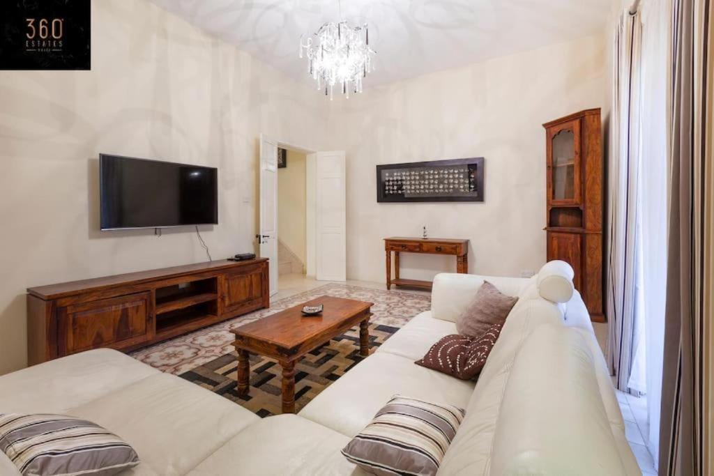 Charming 4br With Private Rooftop Terrace In By 360 Estates *
