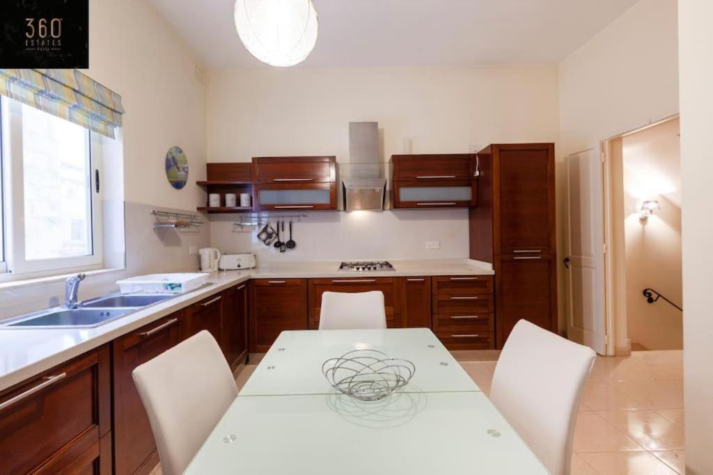 Charming 4br With Private Rooftop Terrace In By 360 Estates