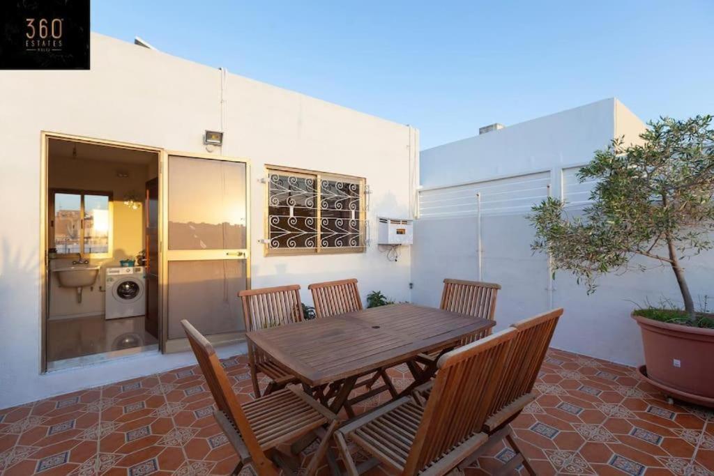 Charming 4br With Private Rooftop Terrace In By 360 Estates Appartement
